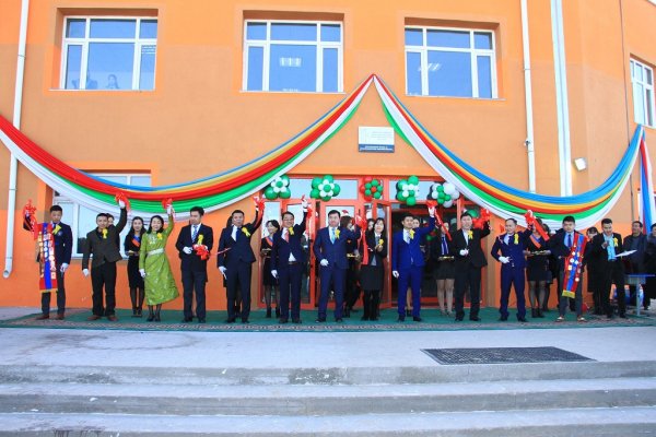 ӨМНӨГОВЬ АЙМАГТ 1200 ХҮҮХДИЙН БАГТААМЖТАЙ  ШИНЭ СУРГУУЛИЙГ АШИГЛАЛТАНД ОРУУЛЛАА