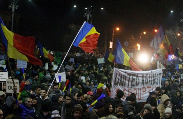 Румынд авилгын эсрэг томоохон жагсаал боллоо