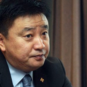 Хотын дарга Су.Батболд зуух л ярьж сууна