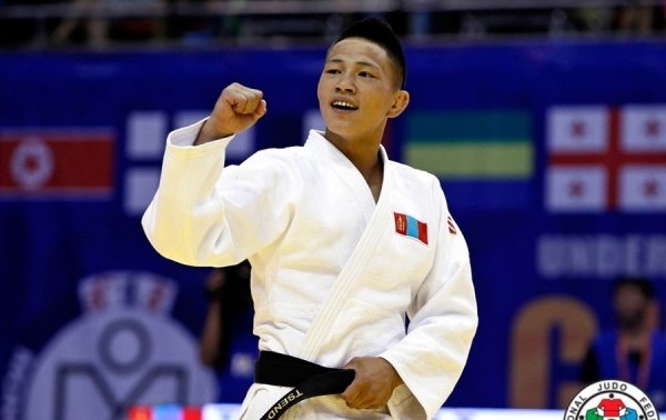 М.УРАНЦЭЦЭГ, Ц.ЦОГТБААТАР НАР ПАРИСЫН ИХ ДУУЛГААС ХҮРЭЛ МЕДАЛЬ ХҮРТЭВ