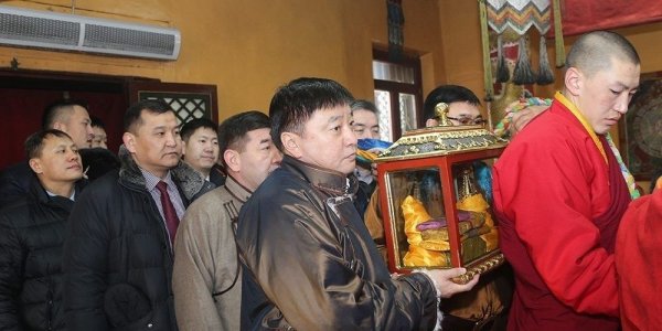 Нийслэлийн иргэдээ даатган хотын удирдлагууд мандал өргөлөө