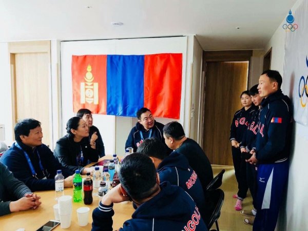 МОНГОЛЫН БАГИЙН АХЛАГЧ Б.БАТ-ЭРДЭНЭ ЗУРГАНД ТАЙЛБАР ХИЙЖЭЭ