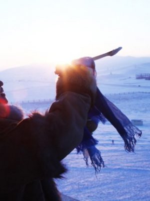 Шинийн нэгний өглөөний нарыг харж уухайлах нь буруу гэв