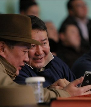 Монгол Улсын Ерөнхийлөгч хүчит бөхийн барилдаан үзэж, их шөвгийн бөхчүүдэд “бахархал” гардууллаа