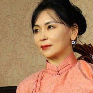 АШУҮИС-ийн захирал Г.Батбаатарт доромжлуулаад байгаа Ж.Цолмон гэгч хэн бэ?