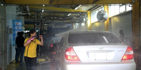 Нэг автомашин угаахад дунджаар 40-50 литр цэвэр ус ашиглаглаж байна