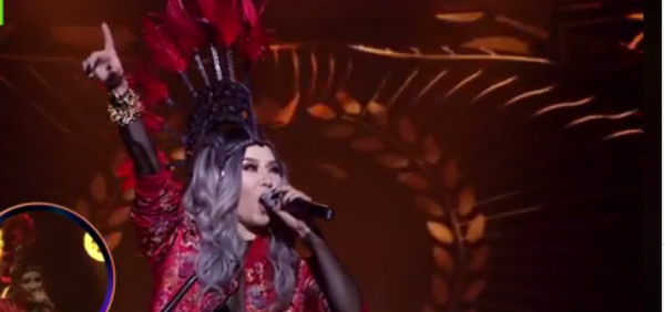 “Яг түүн шиг” шоуны өнөөдрийн дугаараар дуучин Сүндэрээ 2NE1 хамтлагийн дуучин CL-н дүрд хувирлаа.