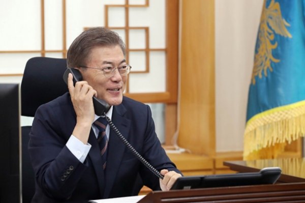 Хоёр Солонгосын удирдагчи утсаар ярьж магадгүй