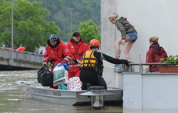 Европын орнуудад үерийн аюул нүүрлэжээ