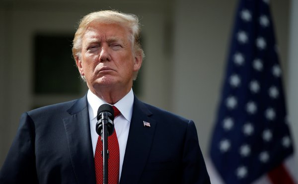 Дональд Трамп зарим салбараа АНУ-аас гаргахаа мэдэгдсэн 