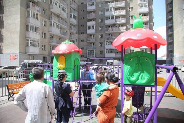 Хүүхдийн тоглоомын талбайнуудыг шалгаж байна