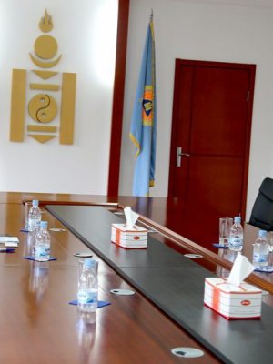 Сүхбаатар дүүргийн ЗДТГ-ын хамт олноос Баян-Өлгий аймгийн иргэдэд хандив өргөлөө