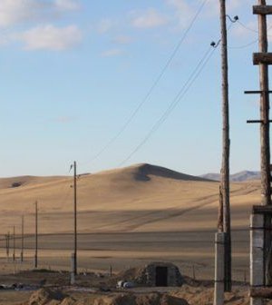 Аадар бороо, хүчтэй салхины улмаас гурван аймгийн 10 сумын цахилгаан тасраад байна