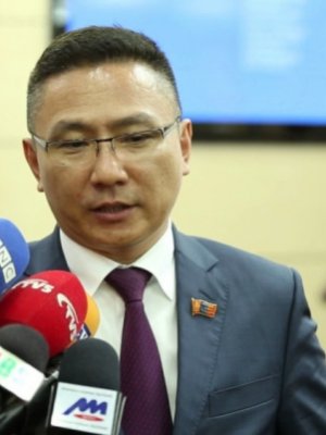 Ц.Сандуйг дэмжсэн явдал М.Энхболдыг өөрийг нь баллачихлаа