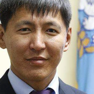 Өрөөндөө хутгалуулсан гэх Б.Амартүвшин хэн байв?