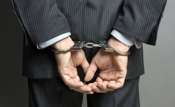 БНХАУ-ын авлигын хэргийн сэжигтэн өөрийгөө барьж өгчээ