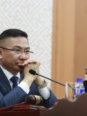 Ц.Сандуйг НИТХ-ын төлөөлөгчөөс эргүүлэн татаж, МАН-аас хөөх үү?
