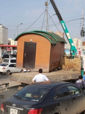 Зөвшөөрөлгүй байрлуулсан ТҮЦ-үүдийг буулгаж байна