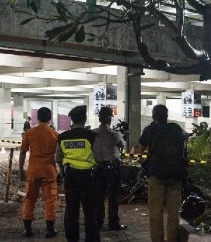 Индонезын Ломбок аралд 7.0 баллын хүчтэй газар хөдлөлт болж олон зуун хүн хохирлоо