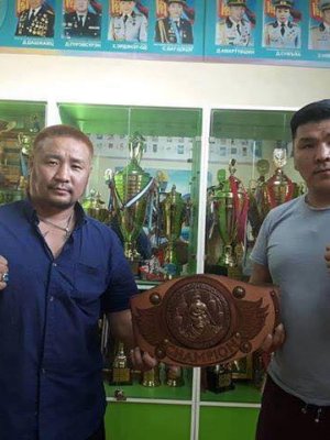 Г.Чулуунтөмөр мэргэжлийн боксын хүнд жингийн аварга боллоо