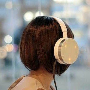 Замын хөдөлгөөнд оролцохдоо чихэвч зүүх, гар утсаар ярихыг хориглов