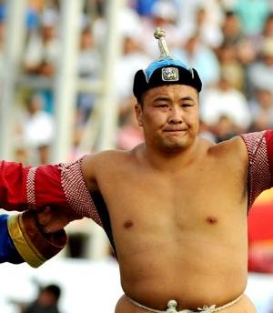 Хүчит бөхийн барилдаанд улсын арслан П.Бүрэнтөгс түрүүлэв