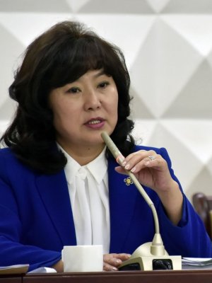 Д.Сарангэрэл хүүгийнхээ найзыг ЭМЯ-ы Хөрөнгө оруулалтын газрын даргаар томилжээ