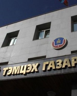Хэн нь хэнийхээ толгойг илээд, цустаад явна даа