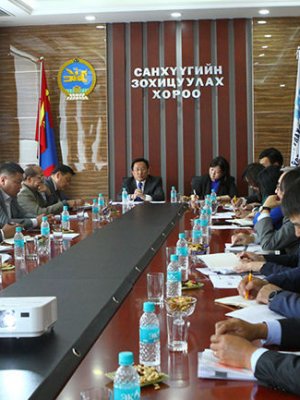 Д.Дамба-Очир: Санхүүгийн зохицуулах хороог анхаарч, дэмжиж ажиллах цаг болсон
