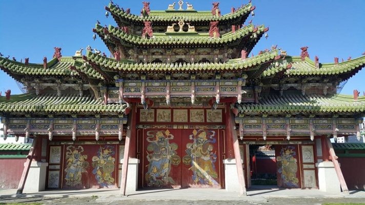 “Болор цом”-ын эзэн, яруу найрагчийг Богд хааны ордон музейн захирлаар томилжээ