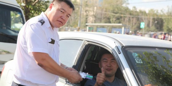 ЗАМЫН ХӨДӨЛГӨӨНД ДҮРМИЙН ДАГУУ ОРОЛЦОЖ БУЙ ЖОЛООЧ НАРЫГ УРАМШУУЛАВ