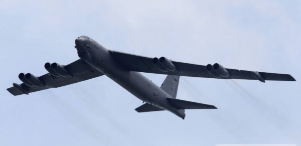 АНУ-ын бөмбөгдөгч онгоцууд Өмнөд Хятадын тэнгис дээгүүр нисжээ