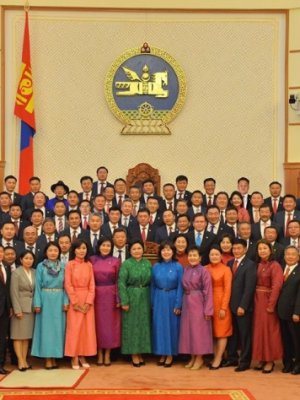 Багшийн цалин нэмэх эсэхийг УИХ л эцэслэн шийднэ