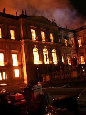 Бразилийн музейн 20 сая гаруй үзмэр шатжээ