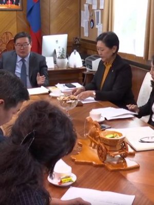 ЗГХЭГ-ын дарга Г.Занданшатар багш нараас ажил хаялтаа зогсоохыг хүслээ