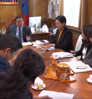 Г.Занданшатар: Хүүхдээ ч, багш нараа ч хохироохгүй байх шийдлийг хамтдаа хайя