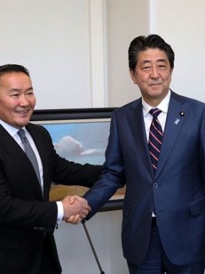 Япон улсын Ерөнхий сайд Шинзо Абэ Монгол Улсын Ерөнхийлөгч Х.Баттулгад бараалхав