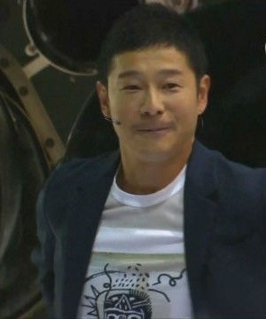 Сарыг тойрох аяллын анхны зорчигч нь Японы тэрбумтан Юсаку Маезава