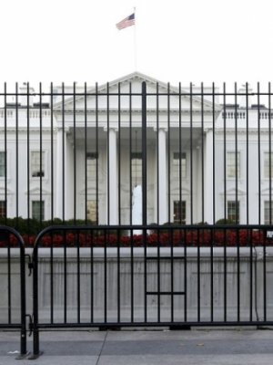 АНУ Оросын 33 албан тушаалтныг хар жагсаалтад оруулжээ