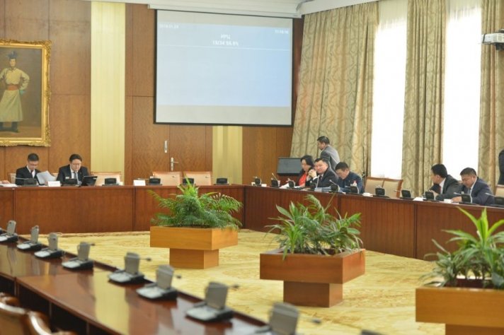 Хууль зүйн байнгын хороо Үндсэн хуулийн цэцийн дүгнэлтийг хүлээж авахаас татгалзав