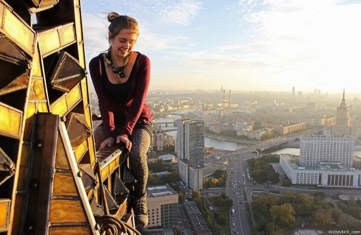 Энэтхэгт хамгийн олон хүн селфидэж байгаад амиа алджээ