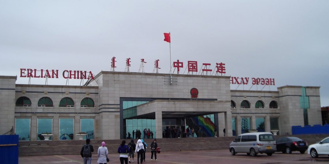 Эрээнд барьцаанд үлдээсэн гэх хүүг авчирчээ