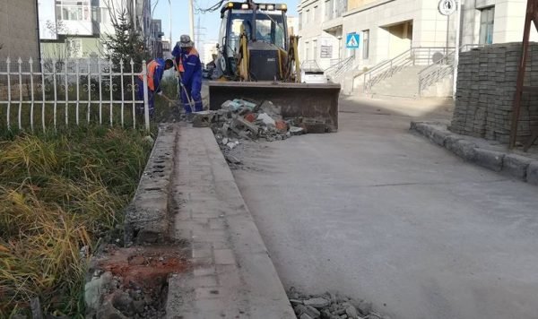 Грийн хаус хотхоны арын явган хүний замыг чөлөөлж, тохижуулах ажлыг эхлүүллээ