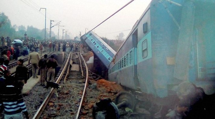 Энэтхэгт төмөр замын ослын улмаас жил тутам олон мянган хүн амиа алдаж байна