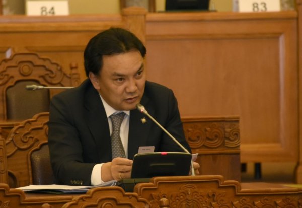 Б.Батзориг сайдын бас нэгэн балагтай шийдвэр үнийн хөөрөгдөлд уриаллаа