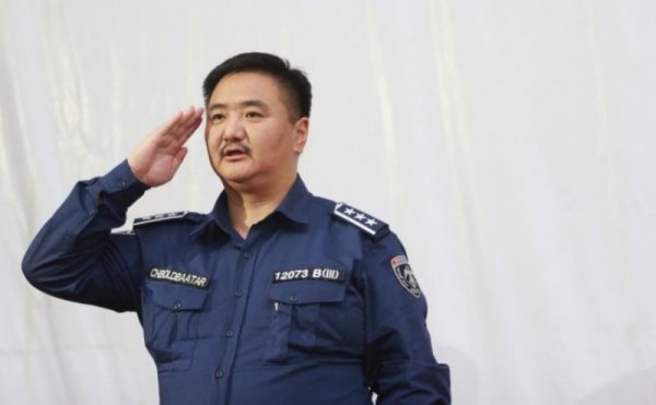 Гэр болон албаны өрөөндөө 1.3 САЯ.ДОЛЛАР нууж байсан хурандаа Ч.БОЛДБААТАР гэж хэн бэ?