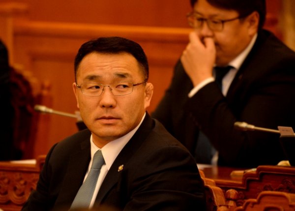 Шатахууны үнийг бууруулж чадахгүй байгаа сайд нь огцрох ёстой гэв