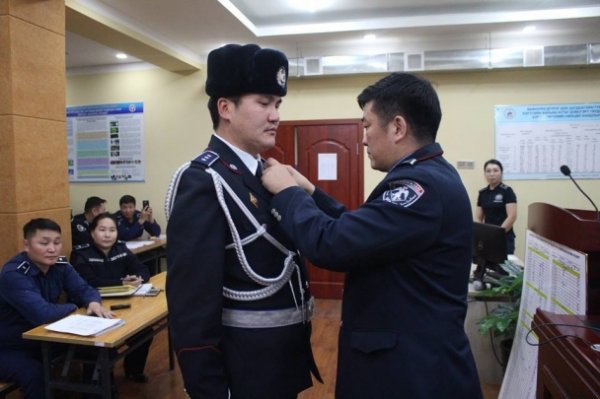 Ууланд төөрсөн хүүг аварсан алба хаагчдыг 