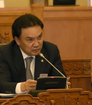 Б.Батзоригийг үлдээснээр 