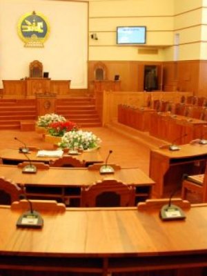 Гишүүд УИХ-ын дарга М.Энхболдыг огцрохыг шаардаж, чуулганд оролцохгүйгээ мэдэгдлээ